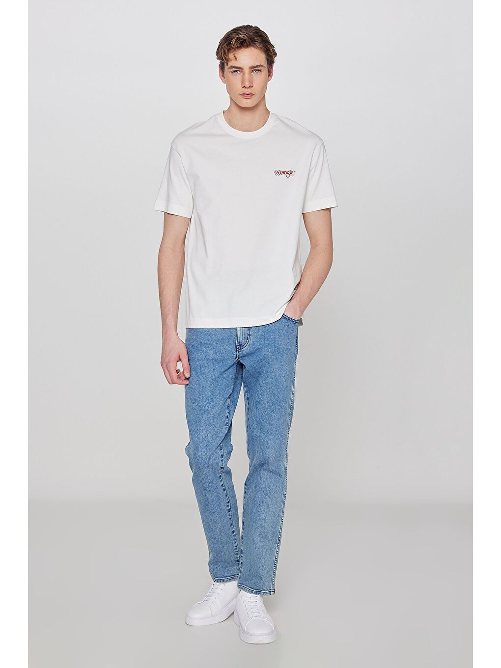 Beyaz %100 Pamuk Regular Fit Normal Kesim Bisiklet Yaka Logo Detaylı Tişört-2