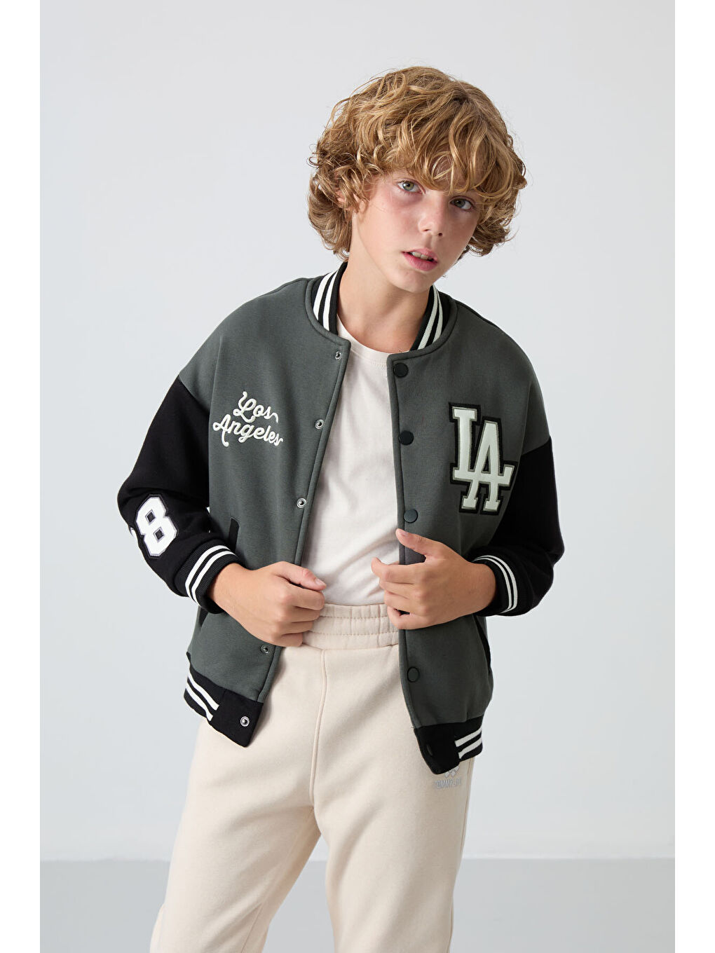 Haki Pamuklu Kalın İçi Tüylü Yumuşak Dokulu Standart Fit Nakışlı Erkek Çocuk Kolej Ceket - 11258-1