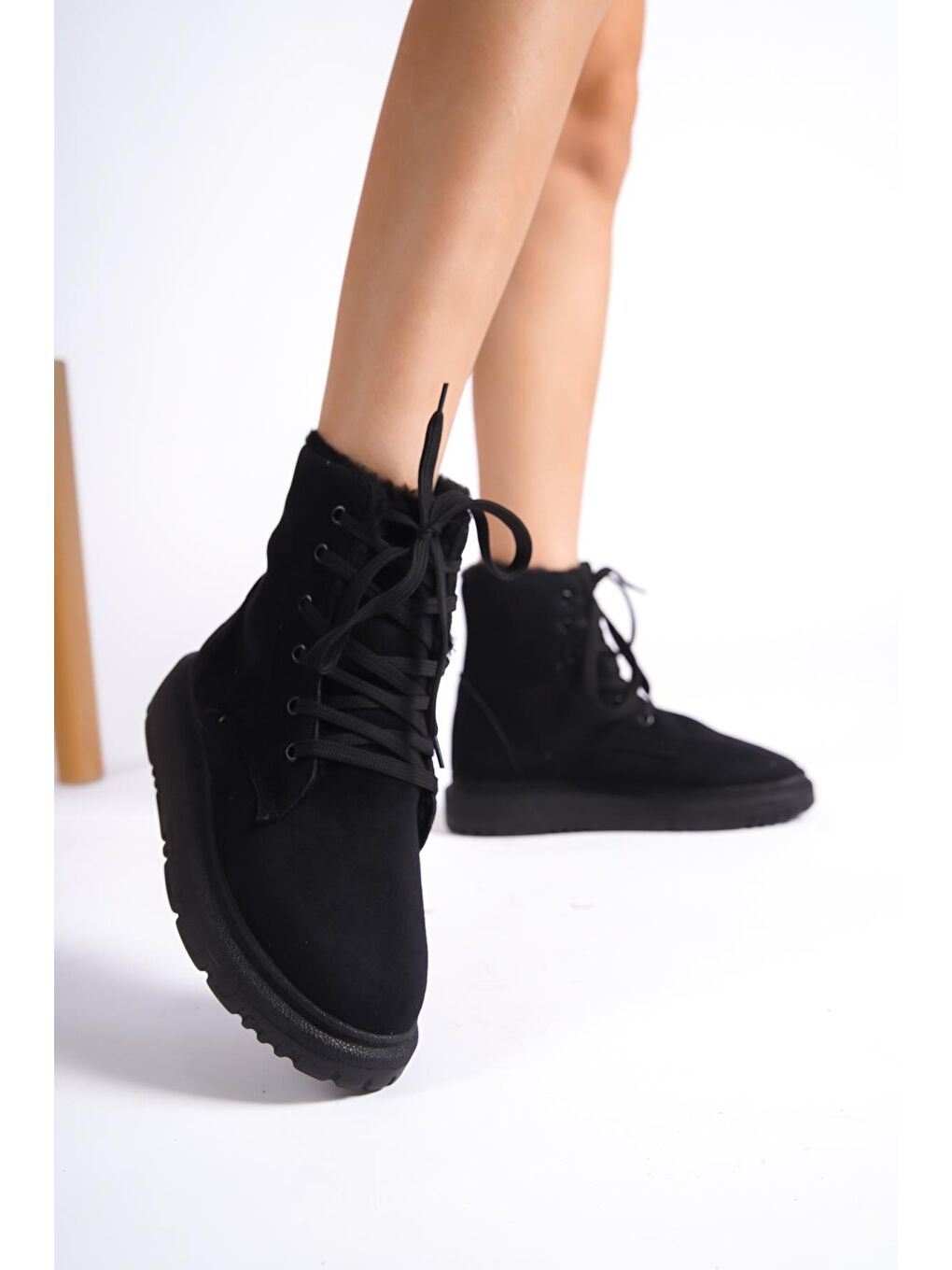 Siyah Yuvarlak Burunlu Kürklü Kadın Bot
