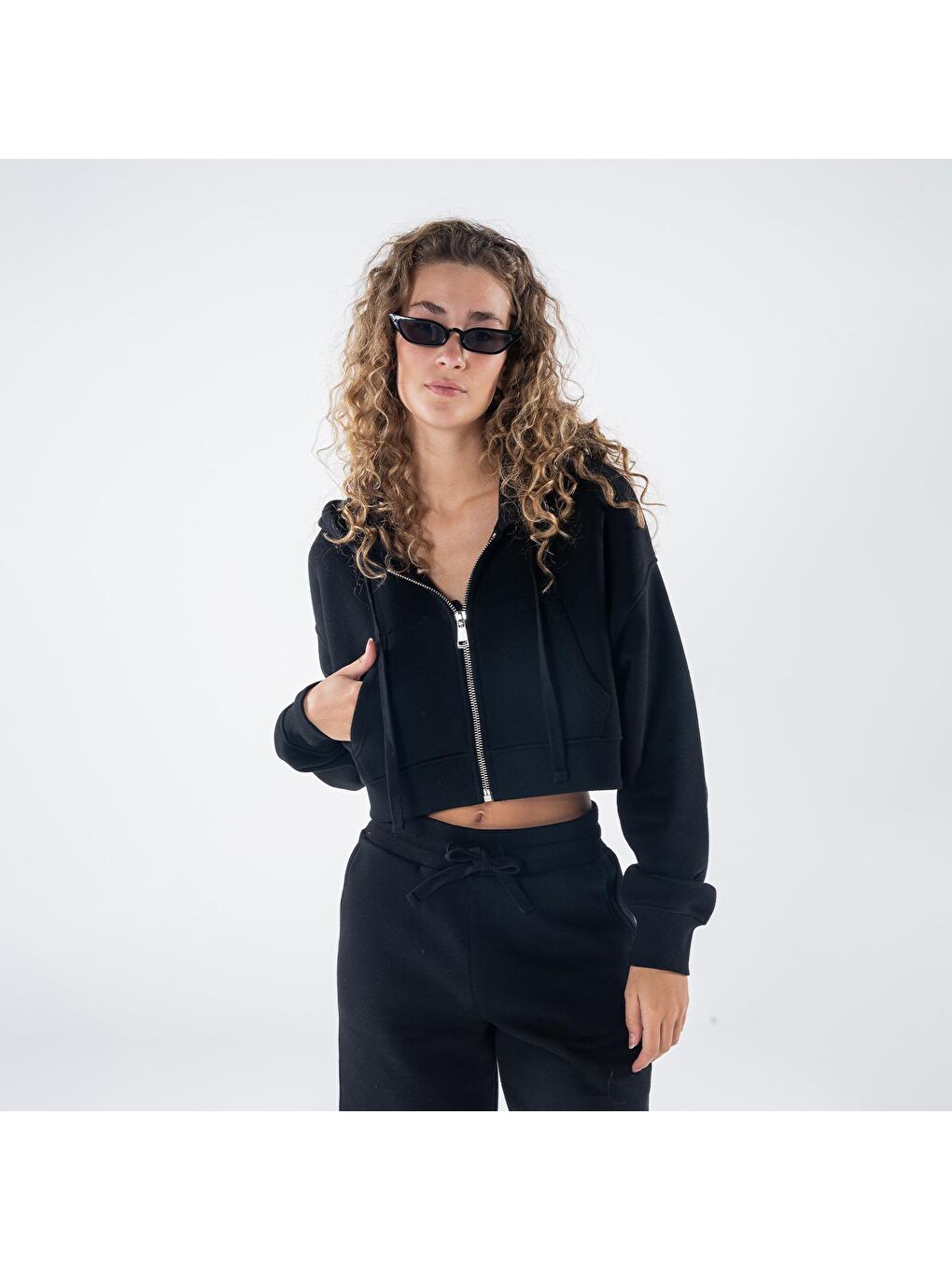 James Kadın Siyah  Kanguru Cepli Kapüşonlu Oversize Fermuarlı Crop Sweatshirt Hoodie-1