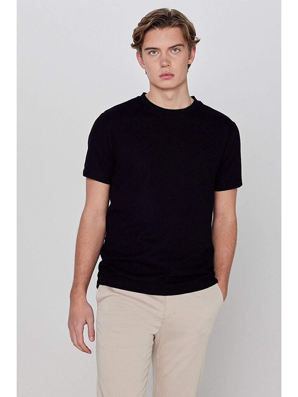 Siyah Yumuşak Dokulu Regular Fit Normal Kesim Bisiklet Yaka Basic Tişört-1