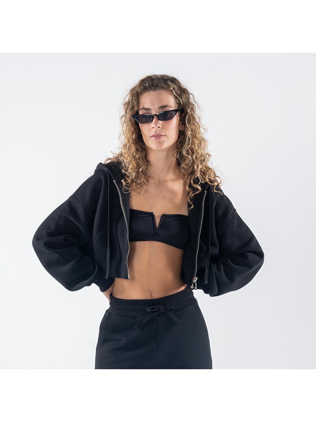 James Kadın Siyah  Kanguru Cepli Kapüşonlu Oversize Fermuarlı Crop Sweatshirt Hoodie-4