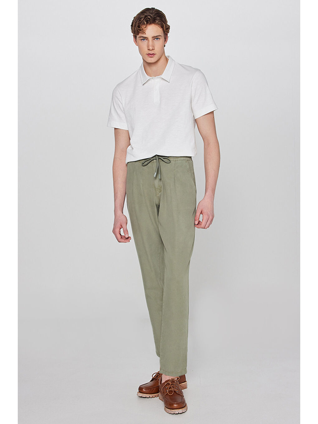 Yeşil Regular Fit Normal Kesim Yumuşak Dokulu Siyah Pantolon-1