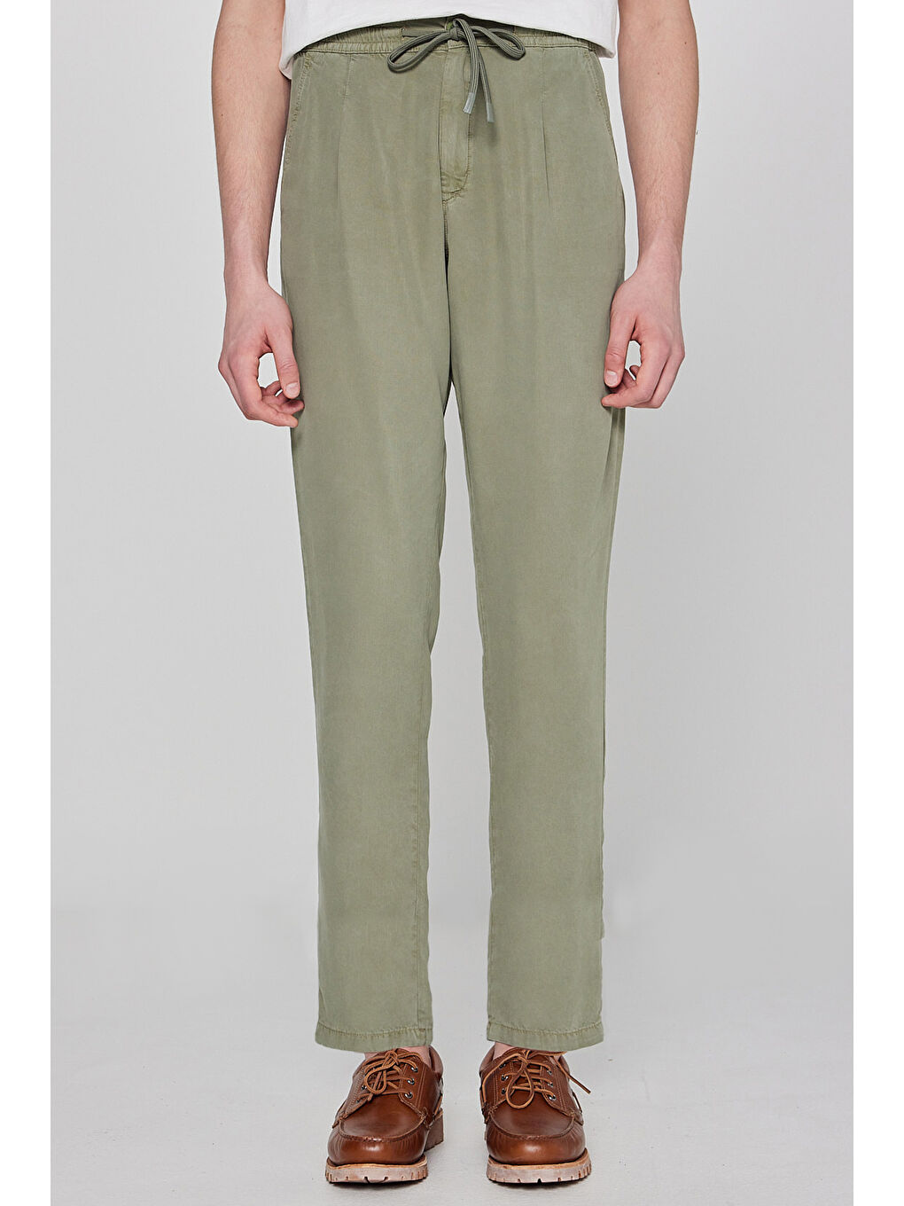 Yeşil Regular Fit Normal Kesim Yumuşak Dokulu Siyah Pantolon-2