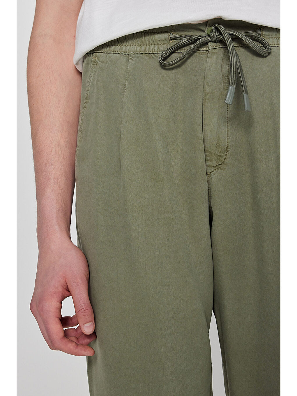 Yeşil Regular Fit Normal Kesim Yumuşak Dokulu Siyah Pantolon-4