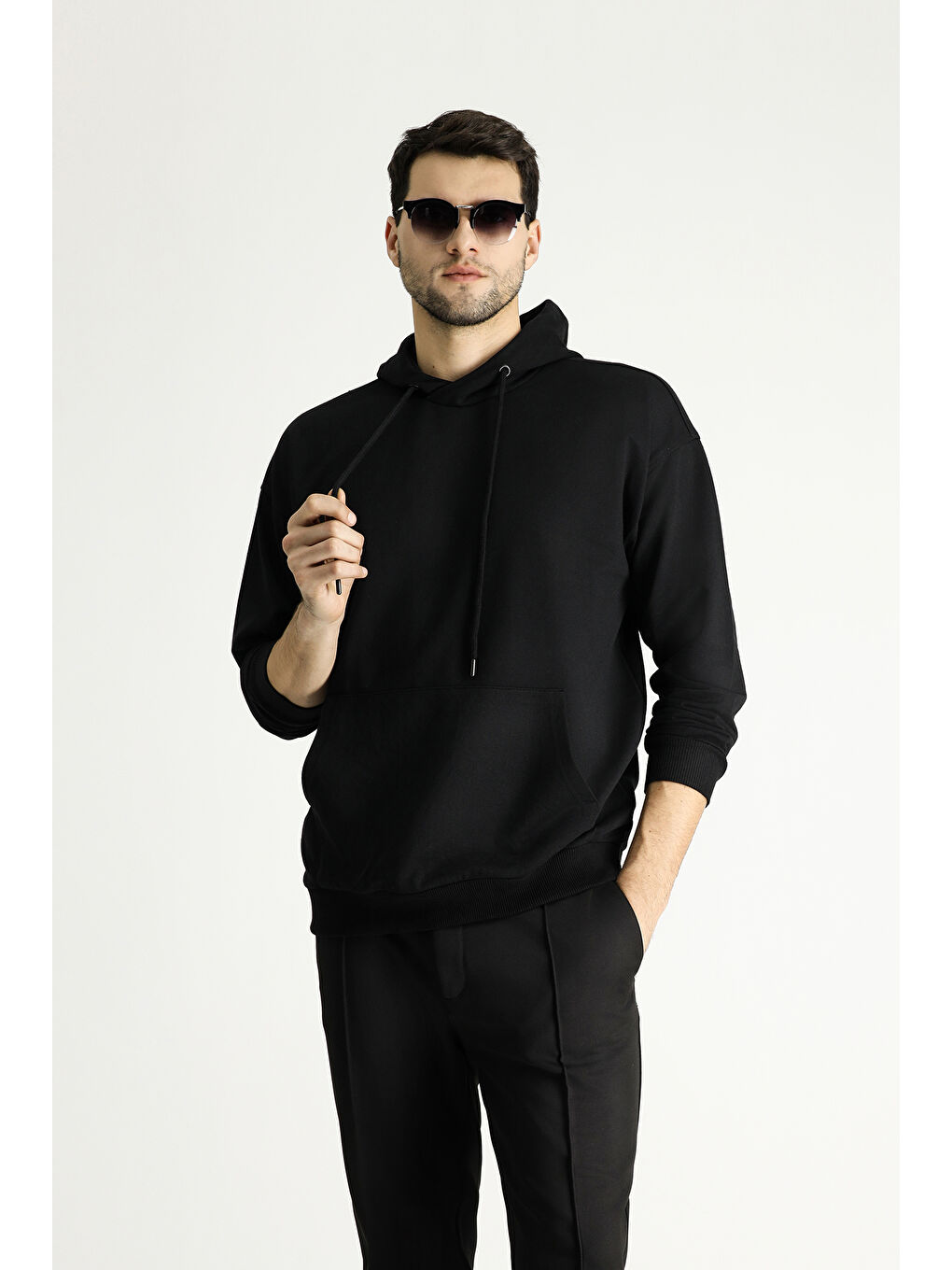 Siyah Kapüşonlu Oversize Pamuklu Sweatshirt-1