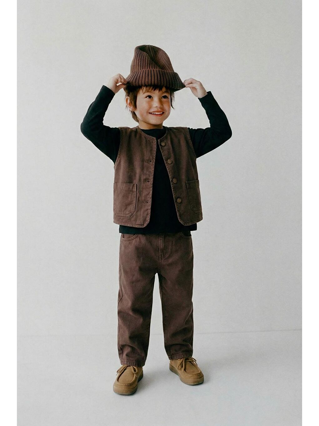 Erkek Çocuk Pamuklu Kahverengi Yelek Pantolon Takım - Düğmeli Cepli Set