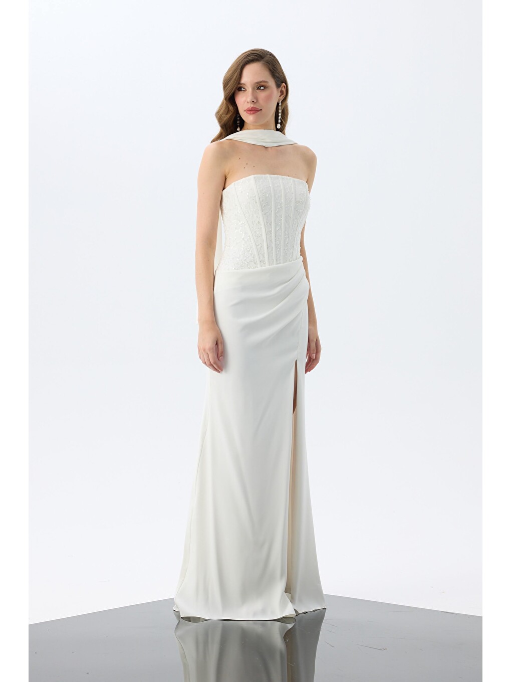 Beyaz Yırtmaçlı Şallı Krep Nikah Elbisesi-5