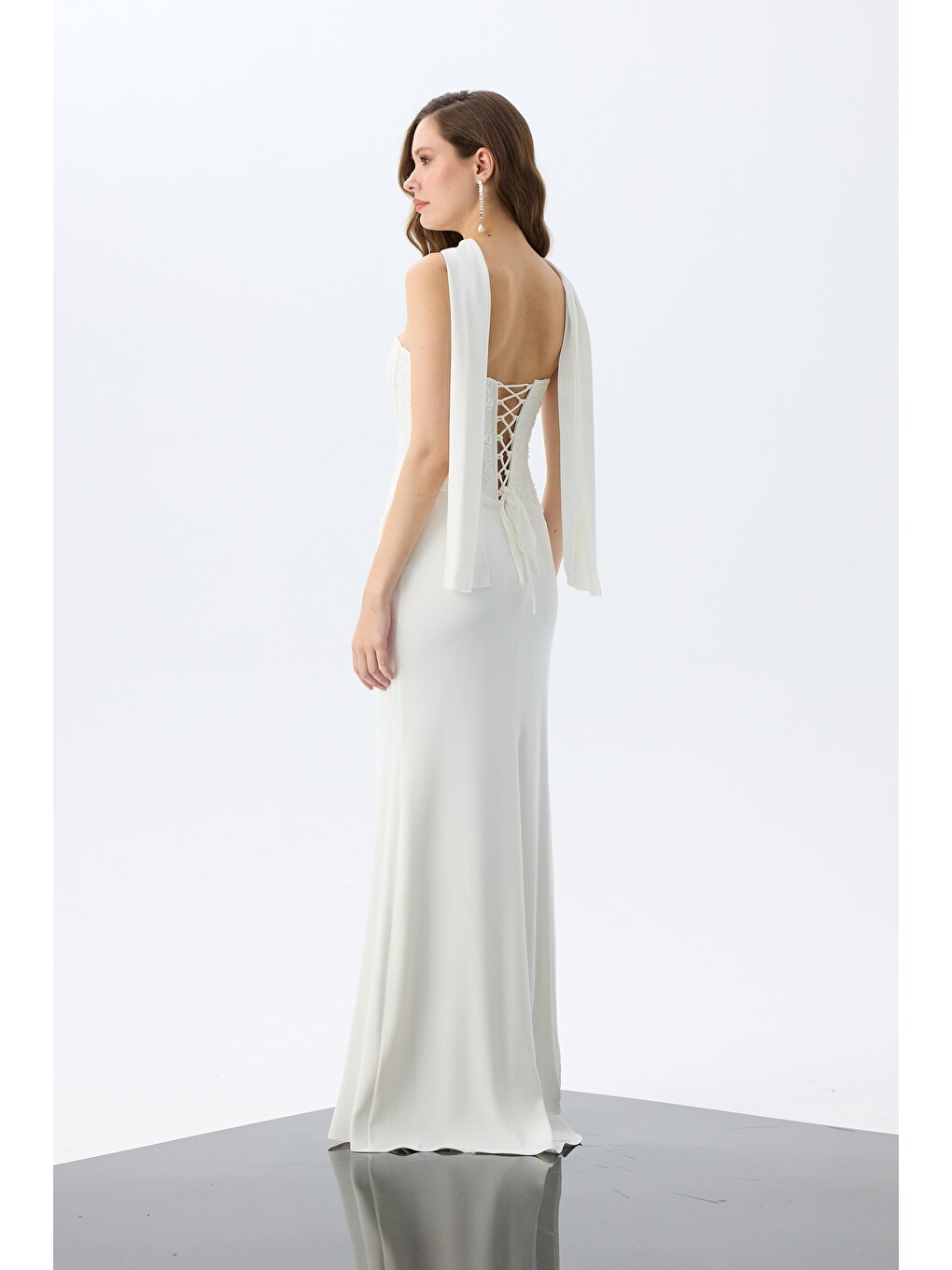 Beyaz Yırtmaçlı Şallı Krep Nikah Elbisesi-7