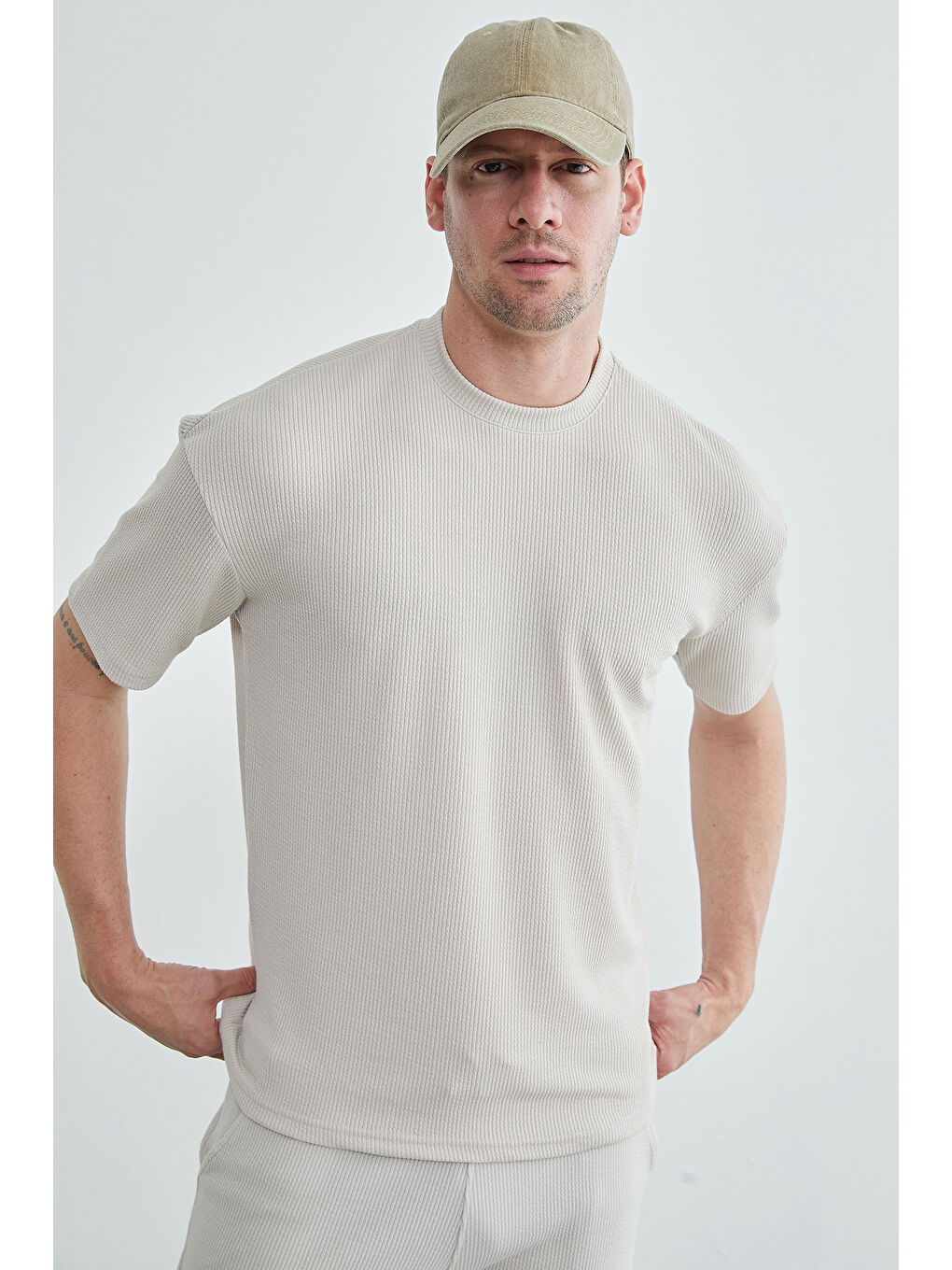 Bej Fitilli Bisiklet Yaka Tişört-1