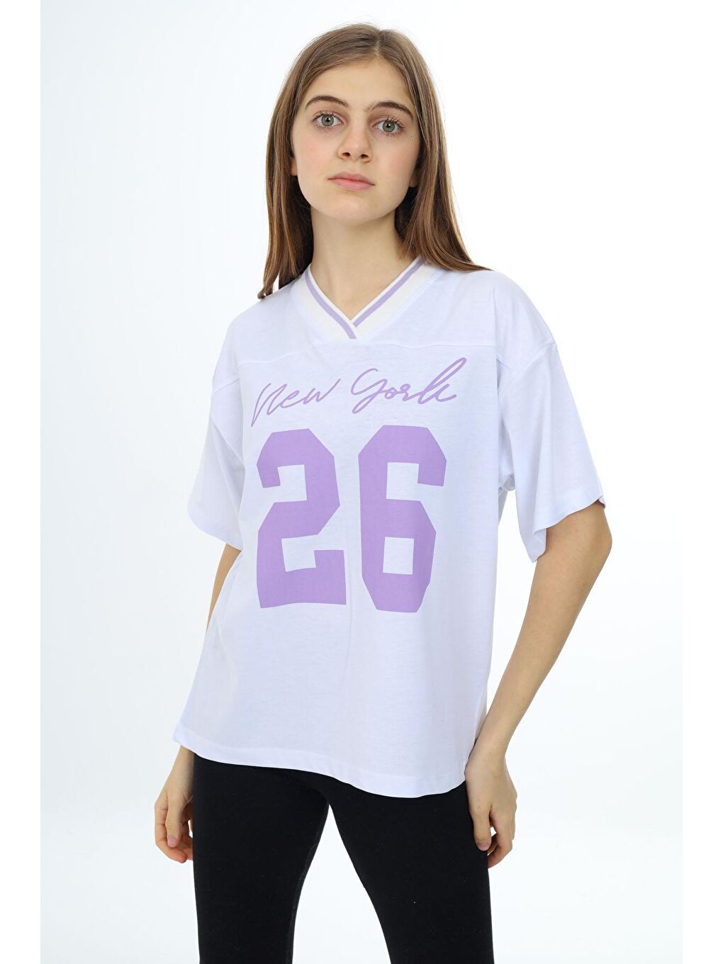 Beyaz Önü Yazılı V Yaka Kız Oversize Tişört 17807