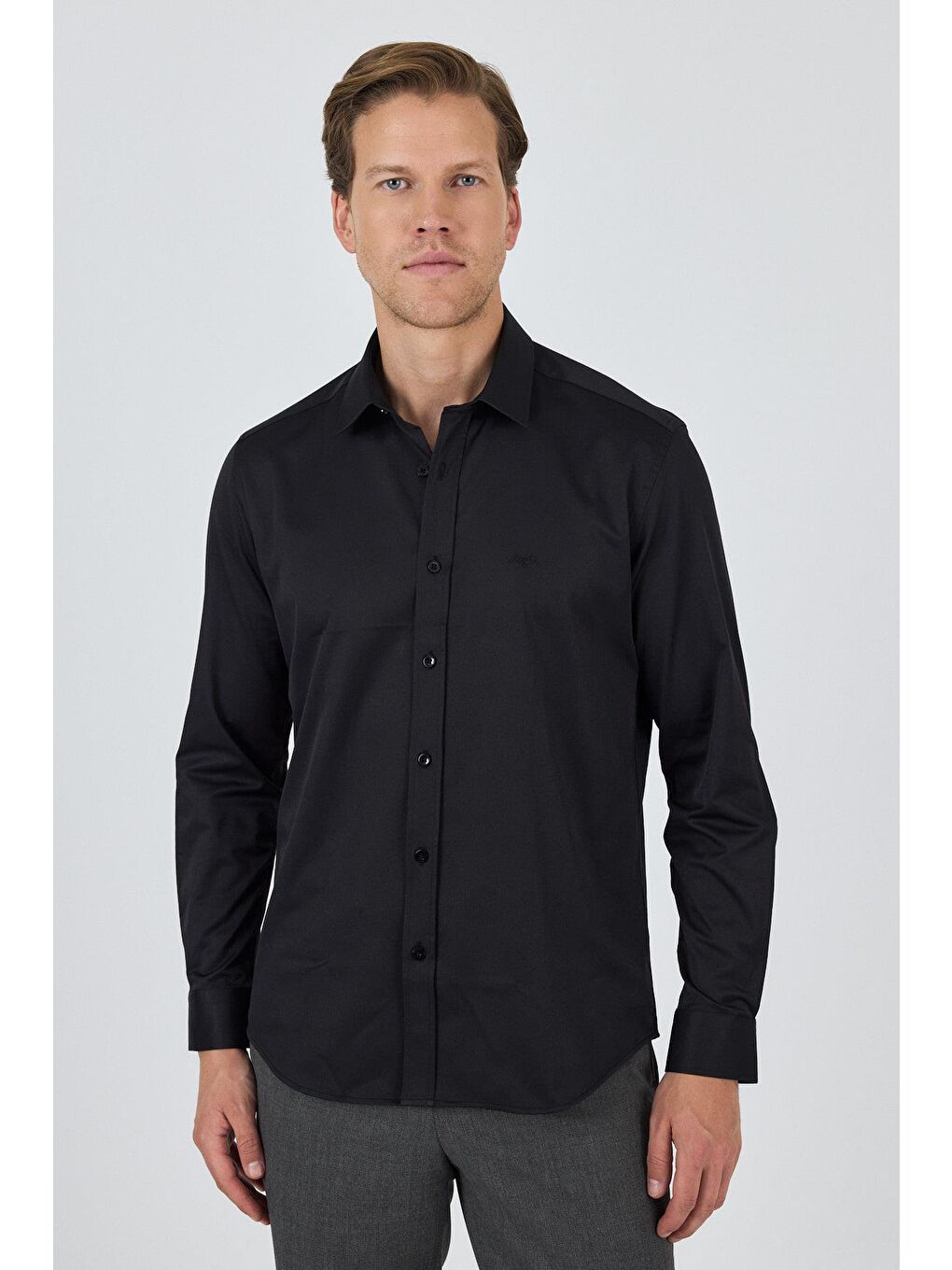 Siyah Uzun Kol Düz Bez Ayağı Sert Yaka Cepsiz Pamuklu Classic Slim Fit Gömlek 1004250211