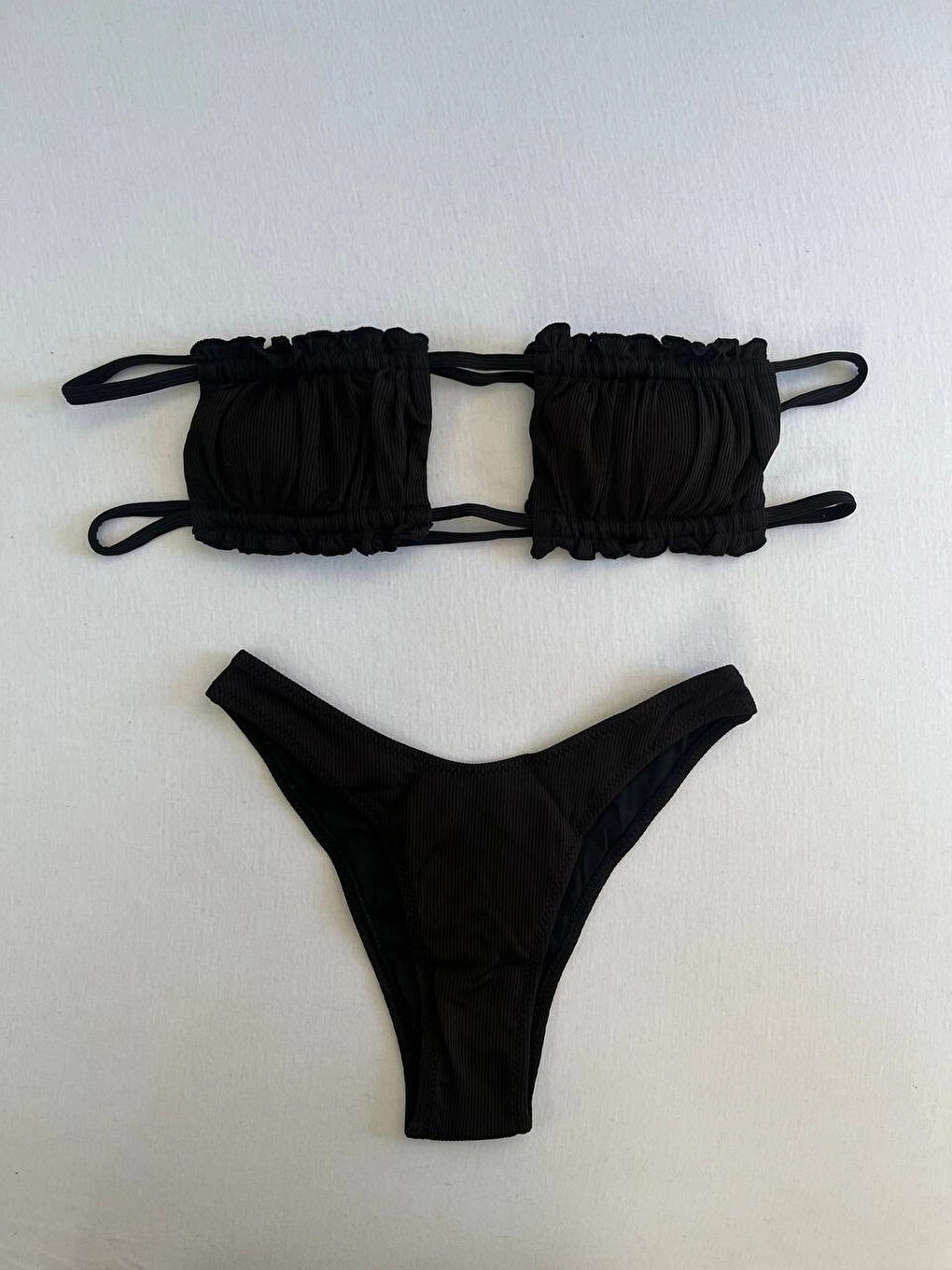 Kadın Siyah İp Bağlamalı Büzgülü Straplez Bikini Takım HZL25S-LC2226-2