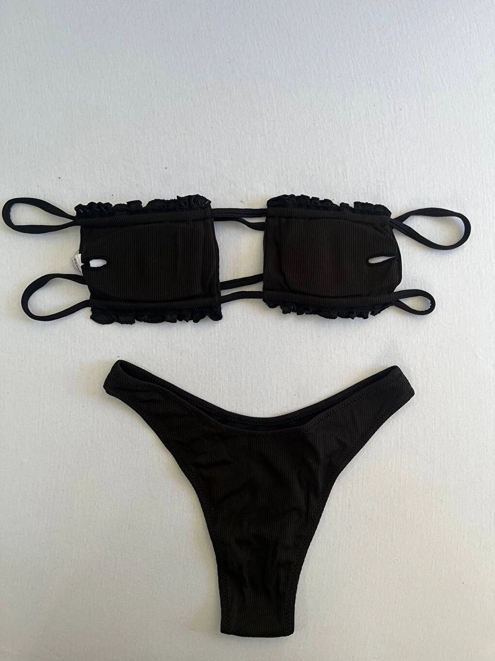 Kadın Siyah İp Bağlamalı Büzgülü Straplez Bikini Takım HZL25S-LC2226-3