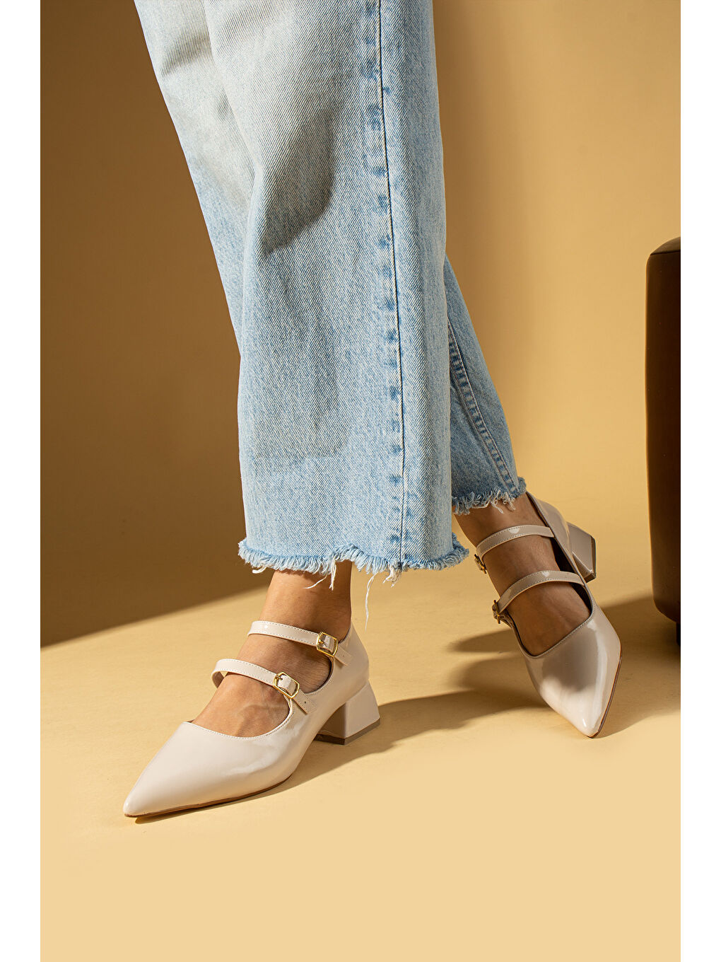 Bej Sivri Burun Çift Tokalı Kadın Topuklu Ayakkabı 86-27-24Rugan-2