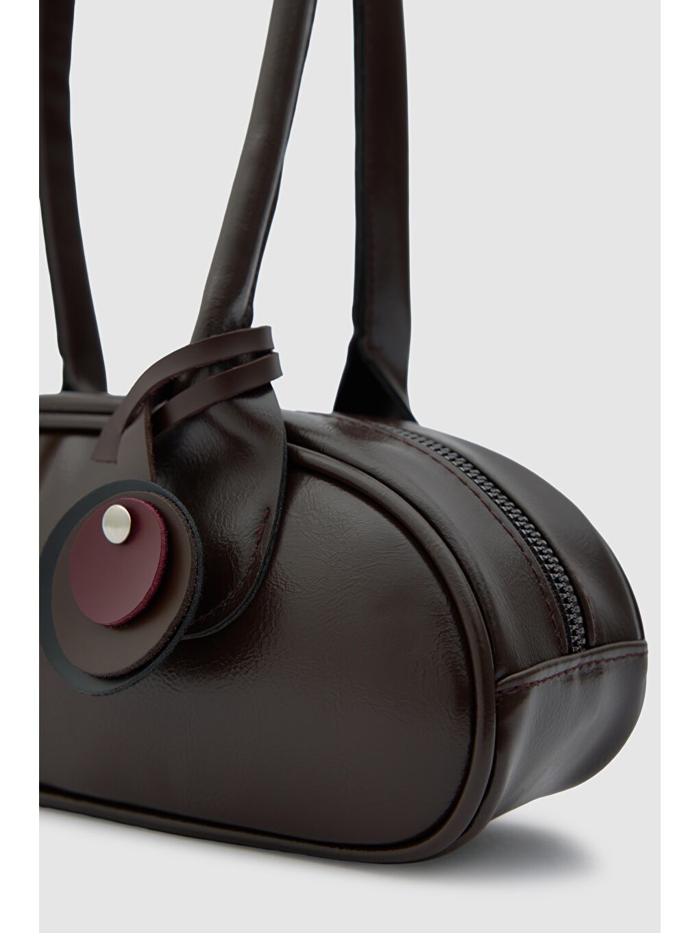 Kahverengi Lisse Charmlı Oval Baget Çanta Acı Kahve-5