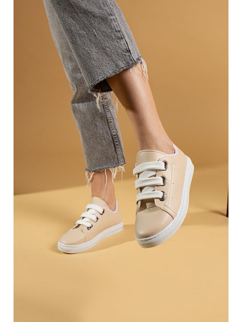 Bej Rahat Kalıp Kalın Bağcıklı Kadın Sneaker LCW320-23-2