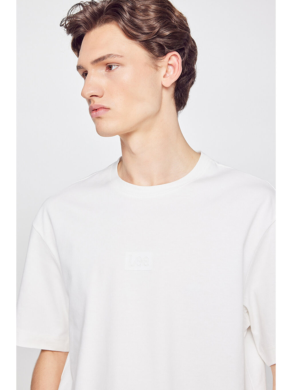 Beyaz %100 Pamuk Nefes Alan Kumaş Loose Fit Rahat Kesim Logo Detaylı Tişört-3