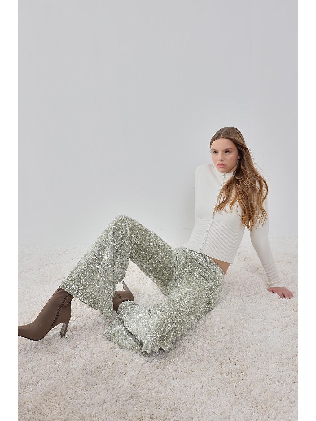 Ekru Sedef Düğmeli Yumuşak Tuşeli Triko Hırka-2