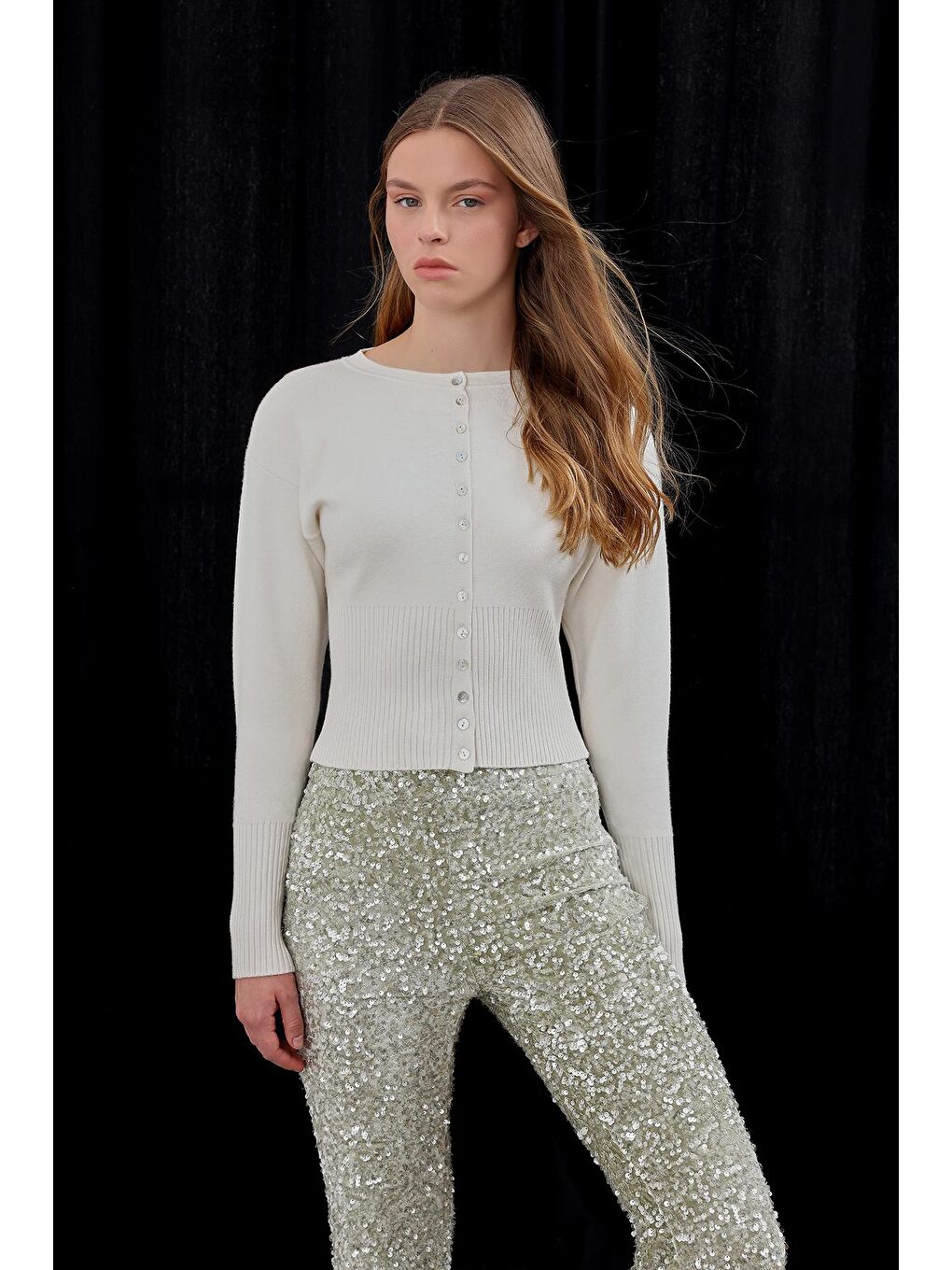 Ekru Sedef Düğmeli Yumuşak Tuşeli Triko Hırka-3
