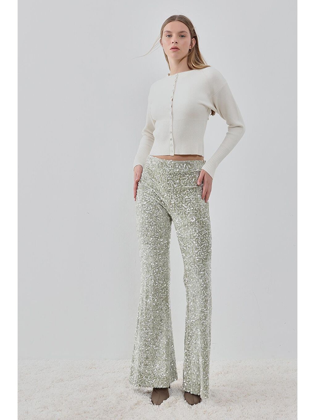 Ekru Sedef Düğmeli Yumuşak Tuşeli Triko Hırka-4