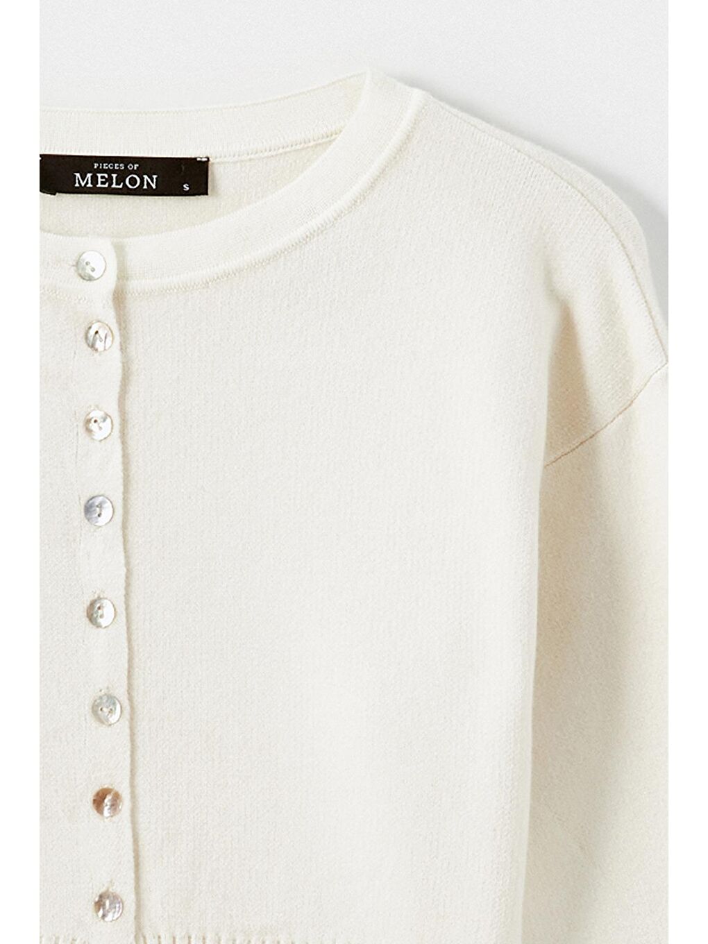 Ekru Sedef Düğmeli Yumuşak Tuşeli Triko Hırka-9