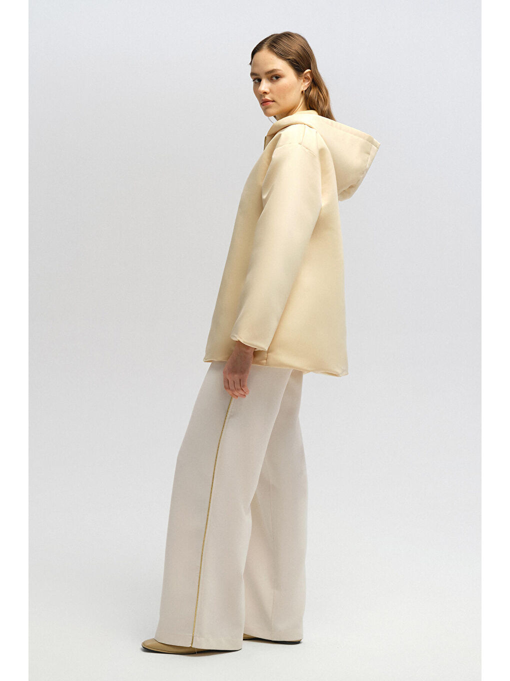 Bej Fermuarlı Saten Sweatshırt-2