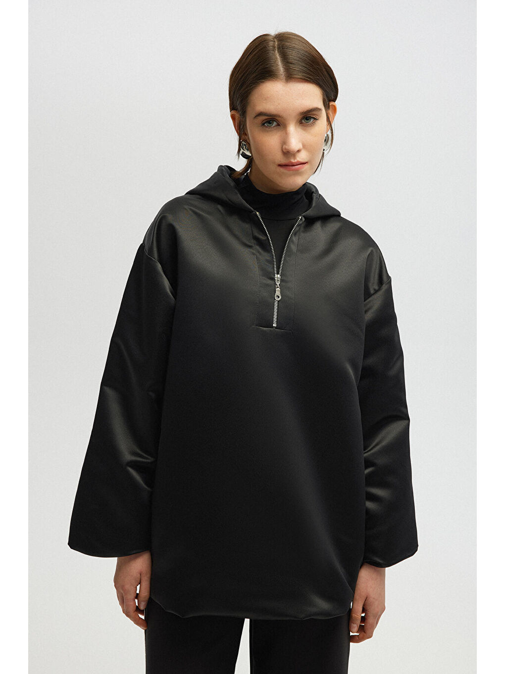 Siyah Fermuarlı Saten Sweatshırt-1