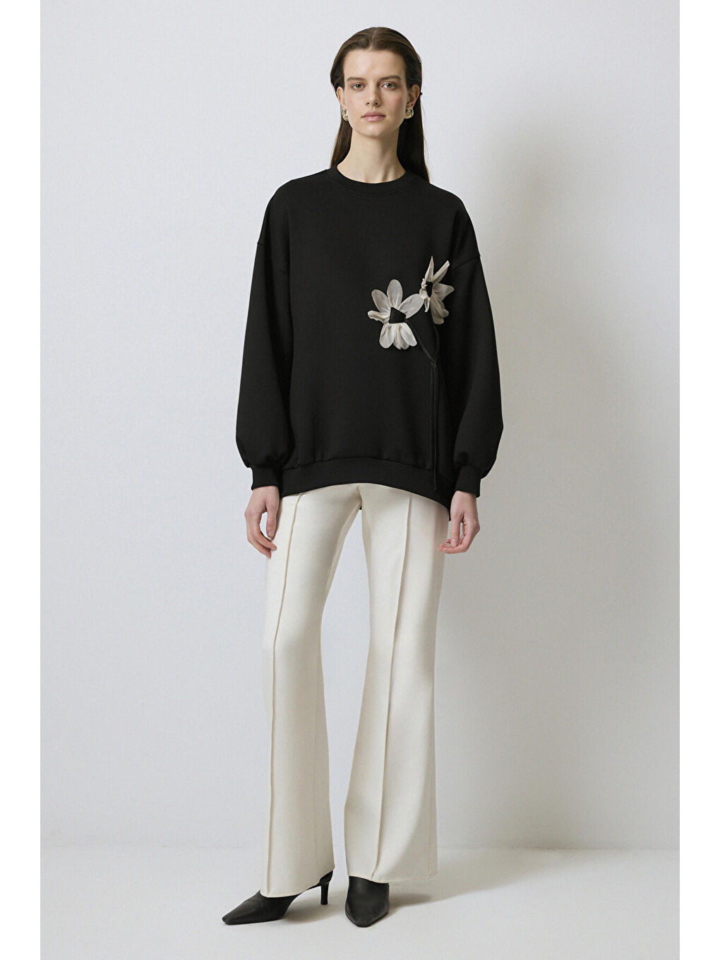 Siyah Çiçek Detaylı Scuba Sweatshırt