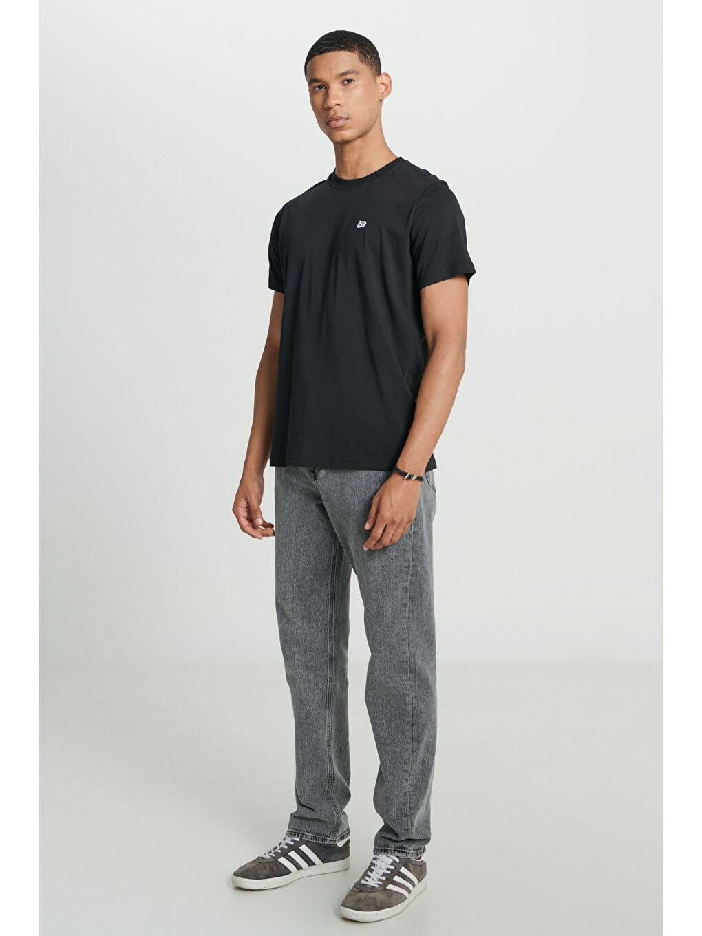 Siyah Regular Fit Rahat Kesim %100 Pamuk Logolu Tişört-3