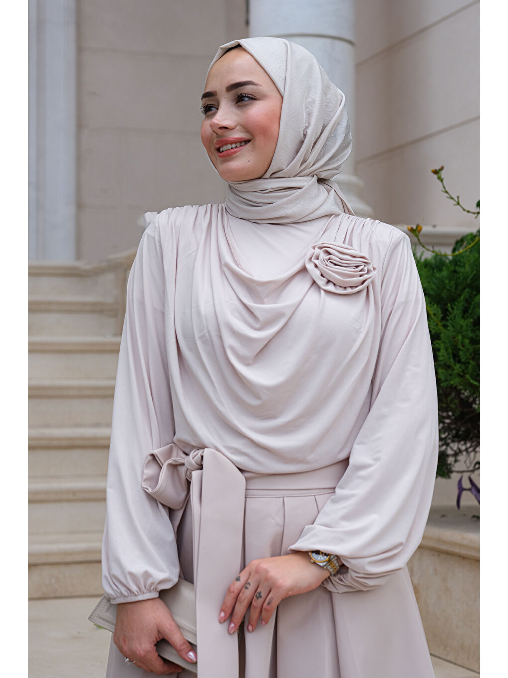 Ekru Degaje Yaka Çicek Detaylı Bluz Krem-3