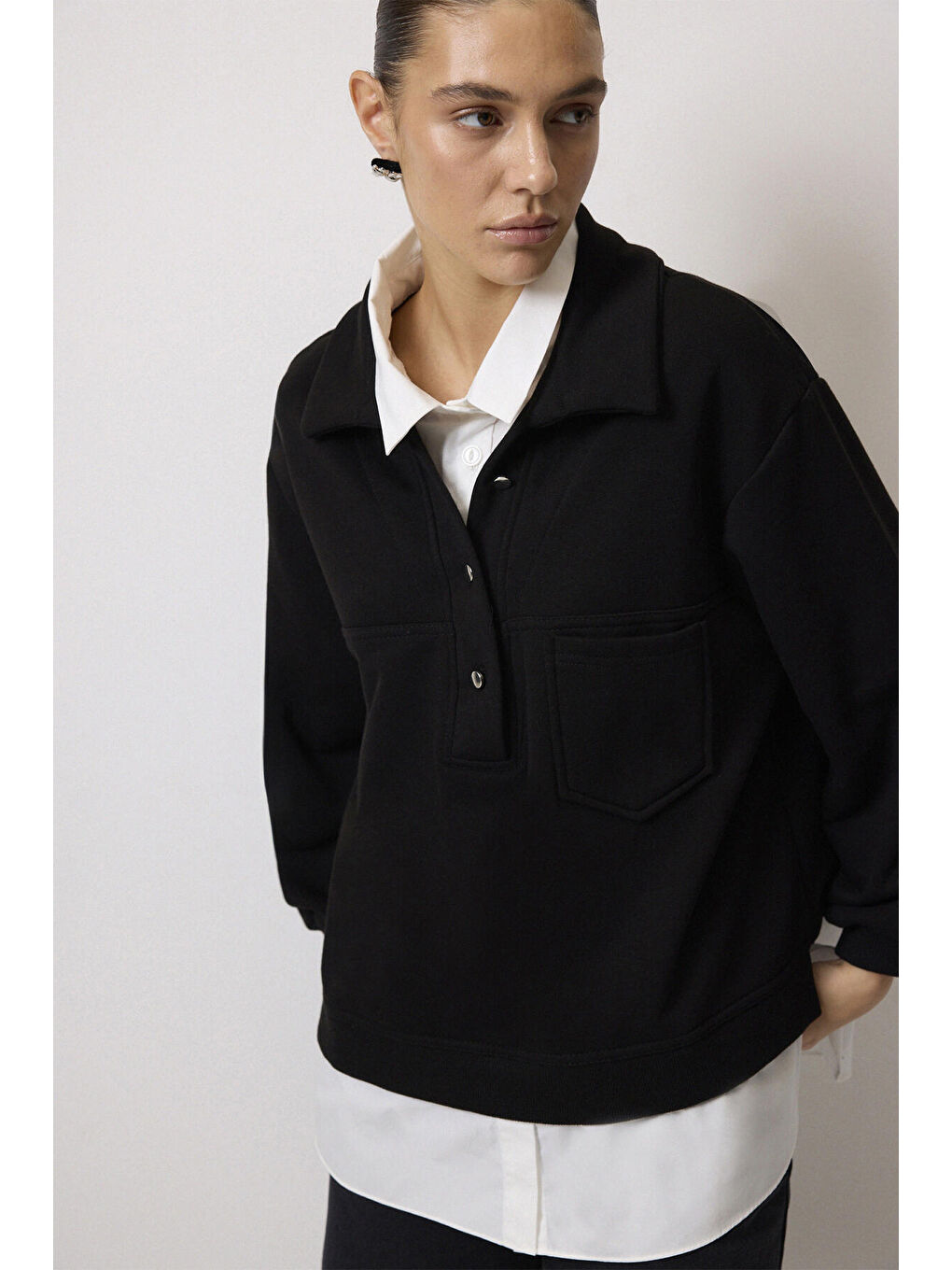 Siyah Gömlek Detaylı Sweatshırt-2