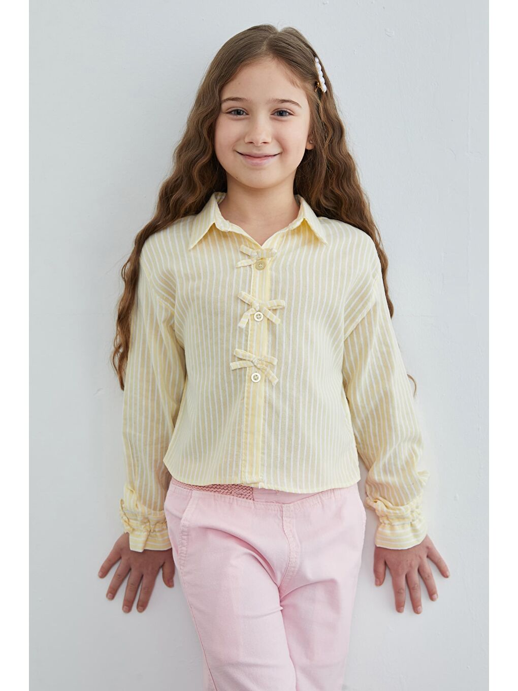 Sarı Çizgili Fiyonk Detaylı Kız Çocuk Crop Gömlek