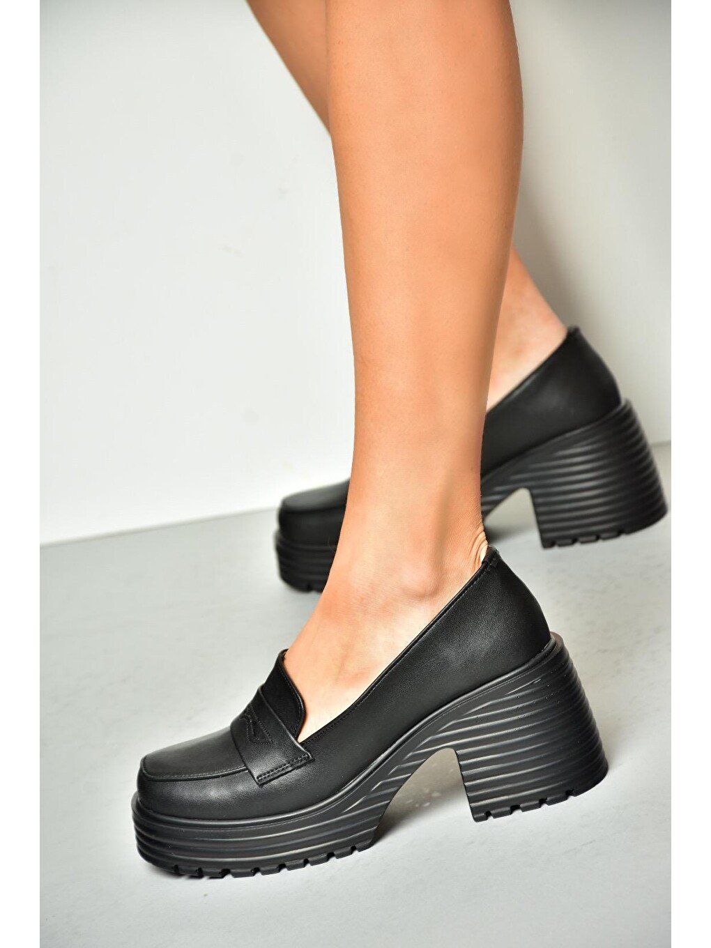 R9960520 Siyah Kadın Topuklu Loafer Ayakkabı-1