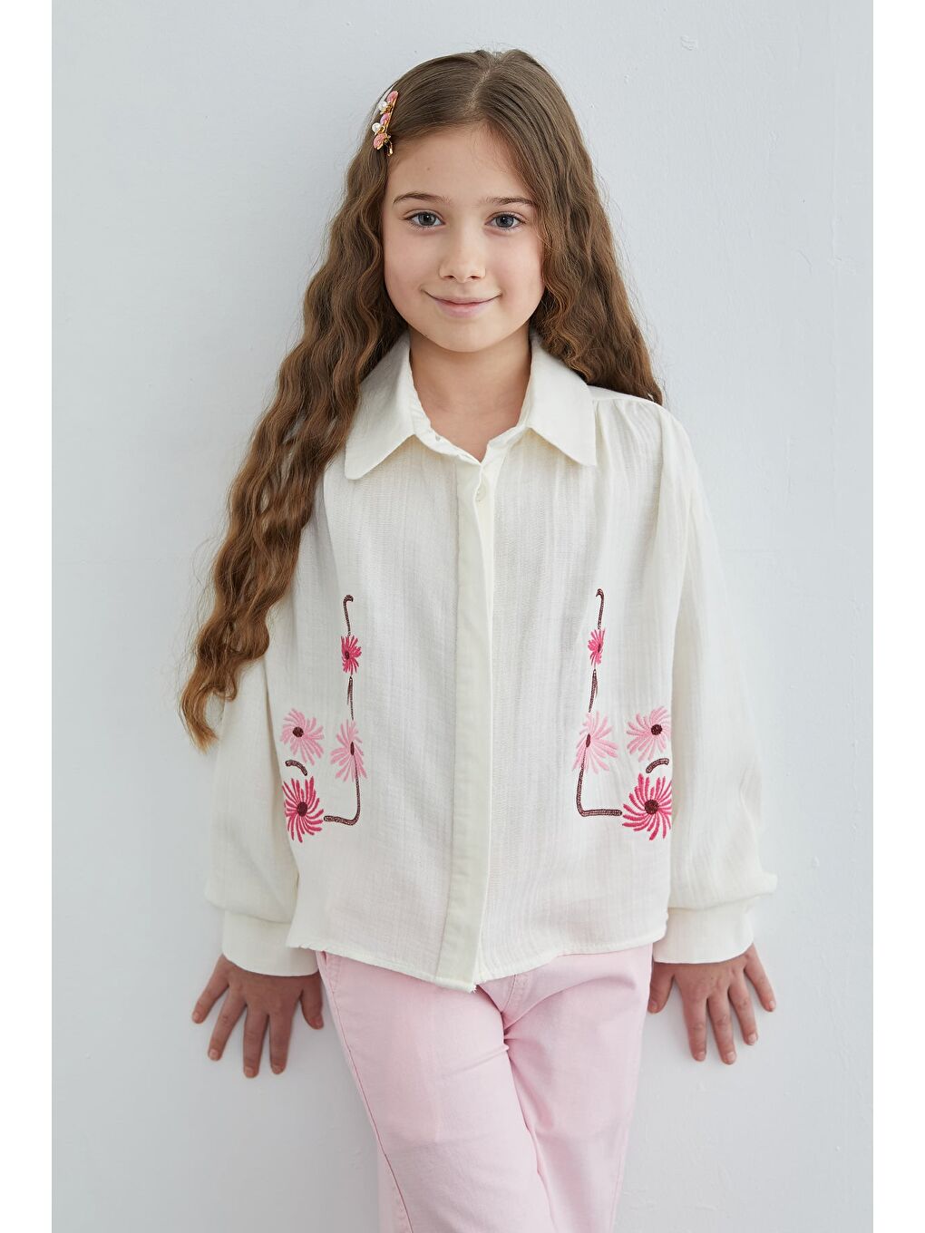 Ekru Çiçek Nakışlı Müslin Kumaş Kız Çocuk Gömlek-1