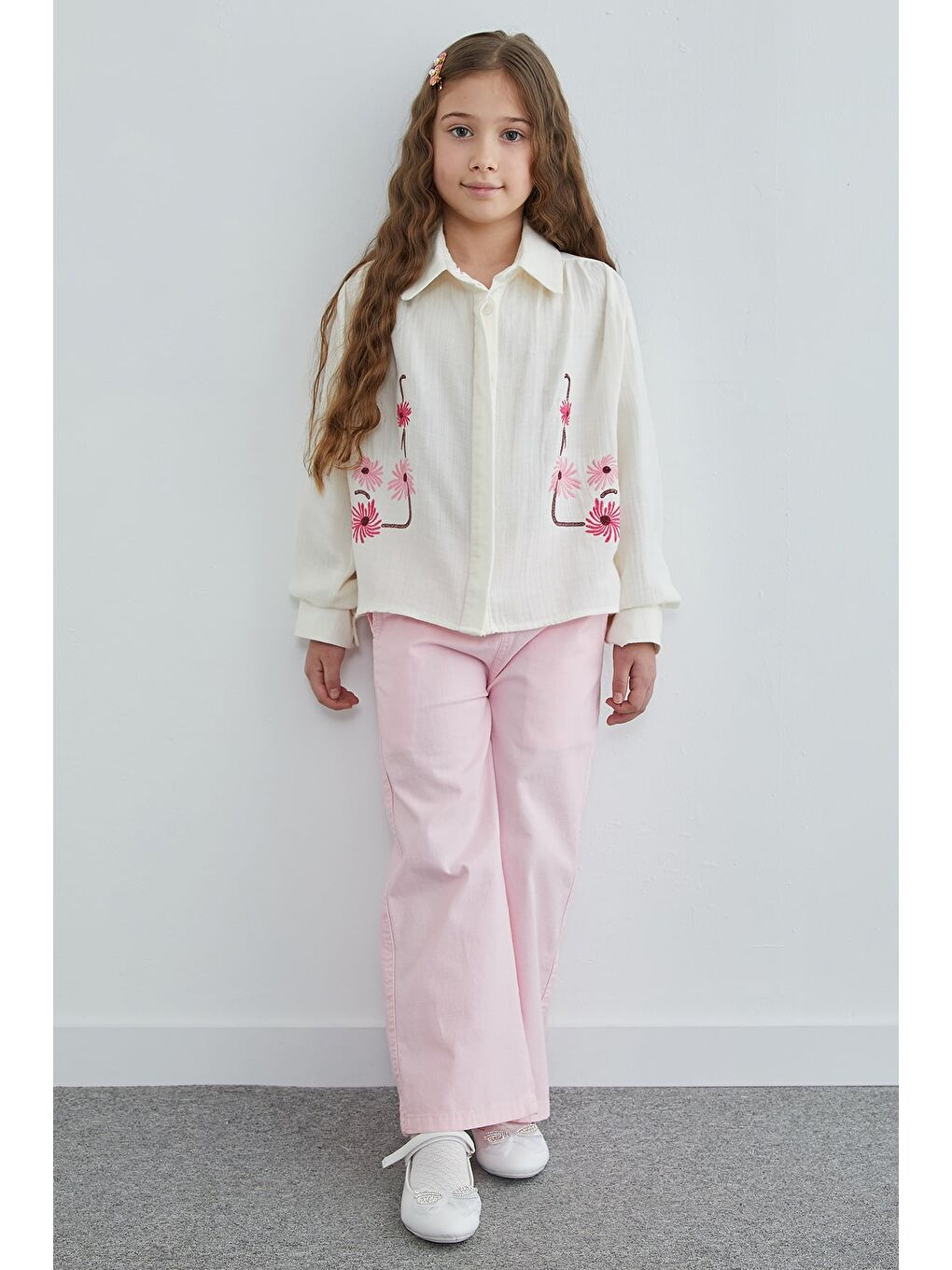 Ekru Çiçek Nakışlı Müslin Kumaş Kız Çocuk Gömlek-2
