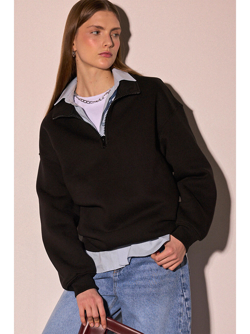Siyah Yakası Fermuarlı Oversize Sweatshirt-3