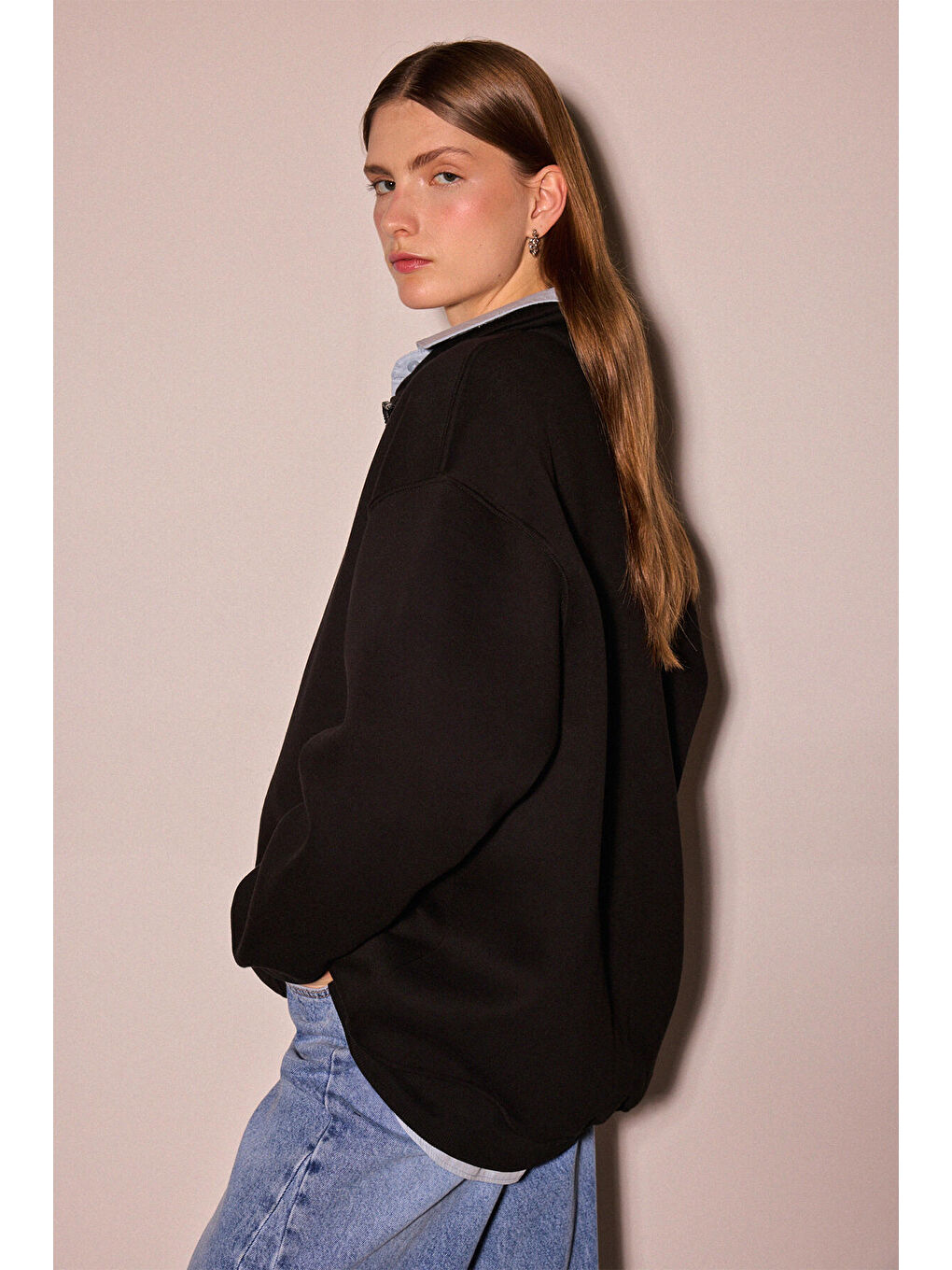 Siyah Yakası Fermuarlı Oversize Sweatshirt-4