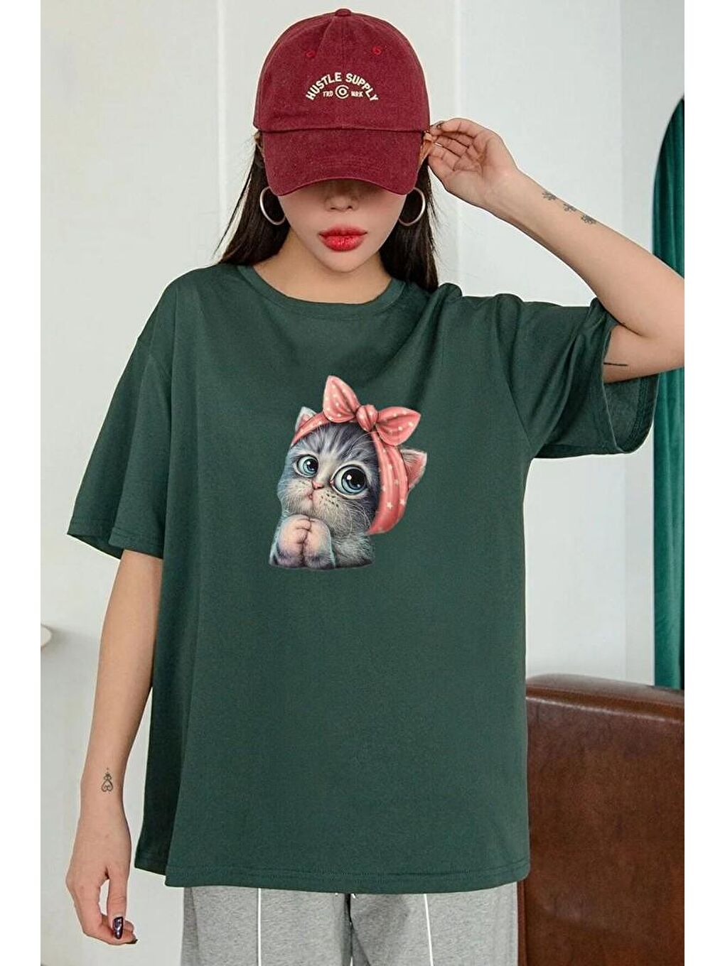 uyguntarz Yeşil Sevimli Kedi Tasarım T-shirt