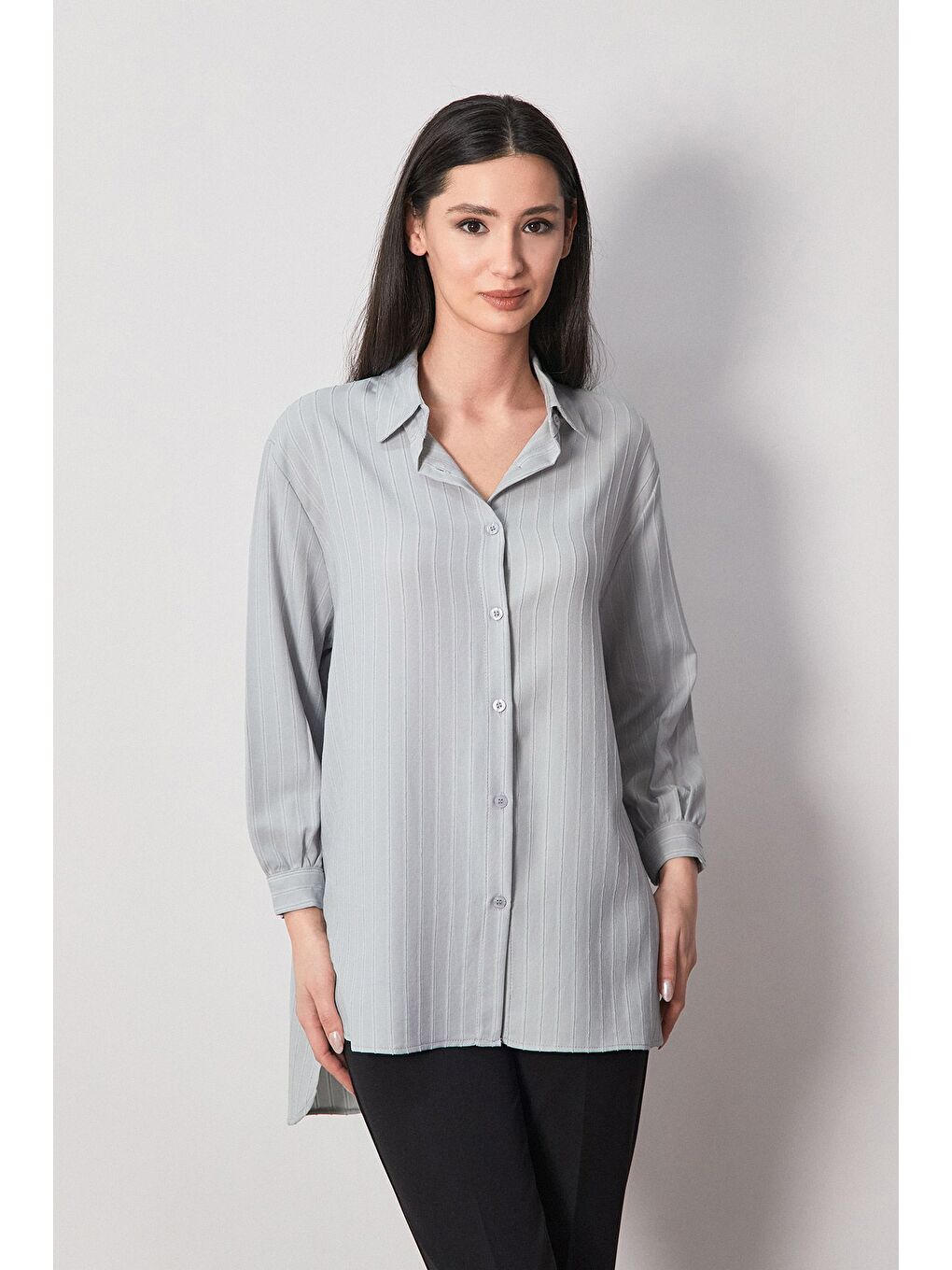 Gri Çizgili Arkası Uzun Salaş Gömlek