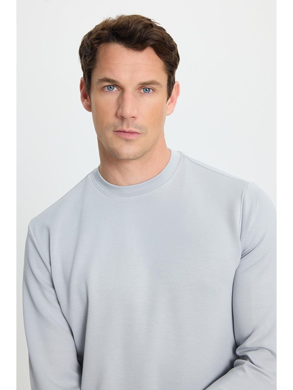 Erkek Standart Fit Normal Kesim Uzun Kollu Ekstra Soft Modal Kumaş Bisiklet Yaka Gri Sweatshirt-1