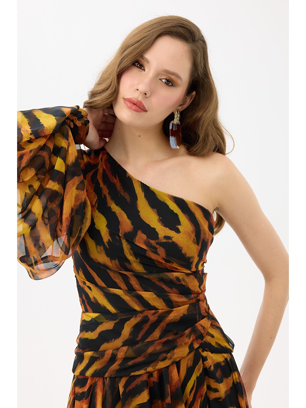 Siyah Tek Kol Yırtmaçlı Leopar Desenli Abiye Elbise-3