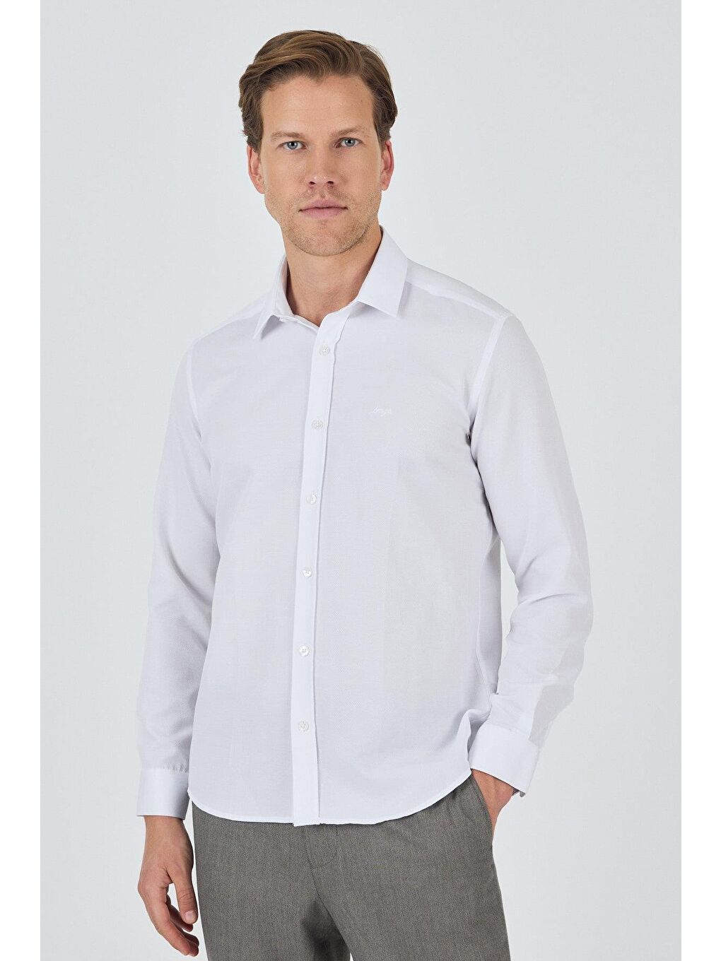 Beyaz Uzun Kol Desenli Armürlü Sert Yaka Cepsiz Pamuklu Classic Slim Fit Gömlek 1004250208
