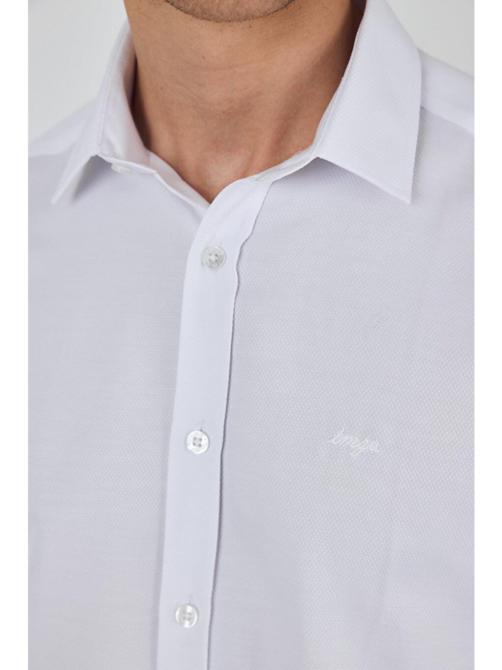 Beyaz Uzun Kol Desenli Armürlü Sert Yaka Cepsiz Pamuklu Classic Slim Fit Gömlek 1004250208-3