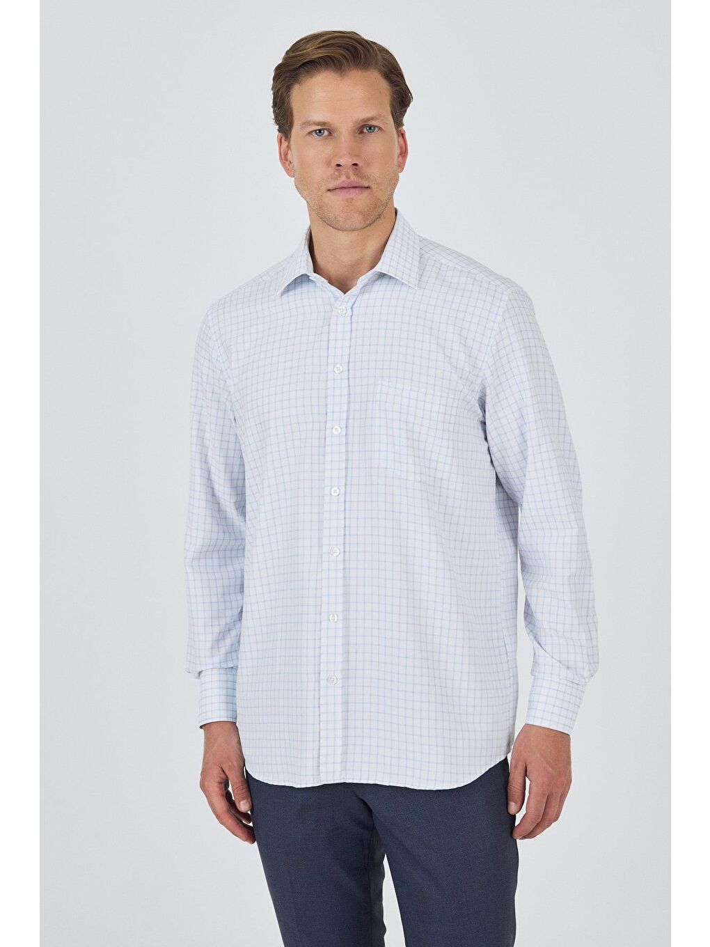 Beyaz Uzun Kol Kareli Desen Bez Ayağı Sert Yaka Cepli Pamuklu Classic Comfort Fit Gömlek 1004250176