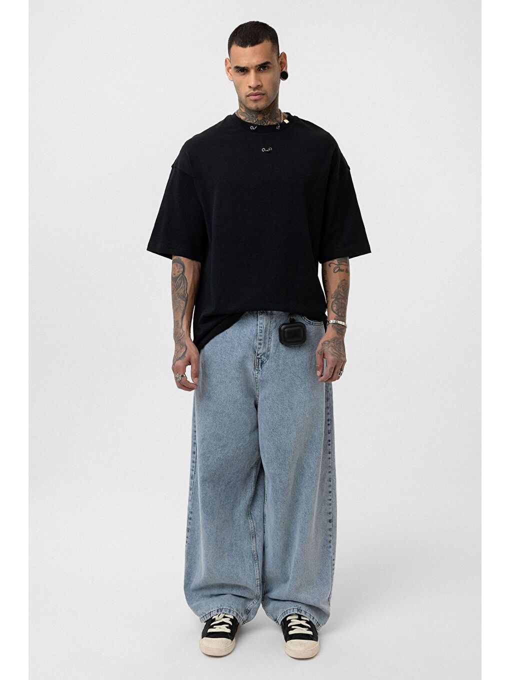 Oversize Metal Halka Detaylı Tişört Siyah