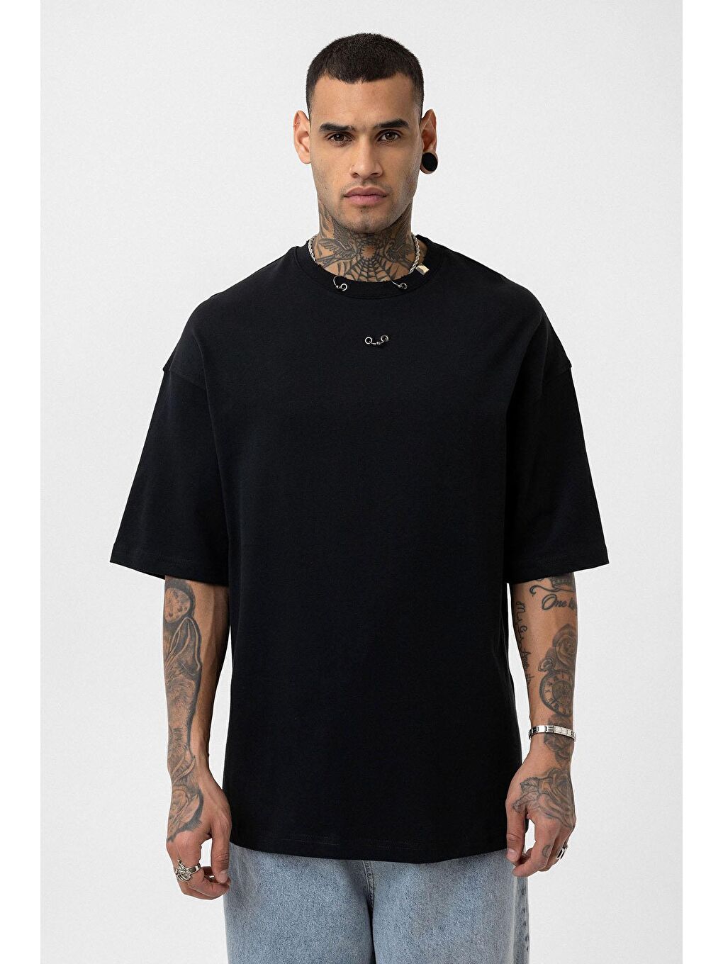 Oversize Metal Halka Detaylı Tişört Siyah-2