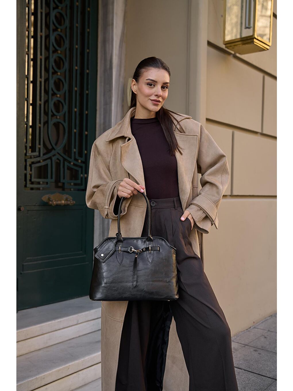 Kemer Detaylı Retro El Çantası Siyah-3