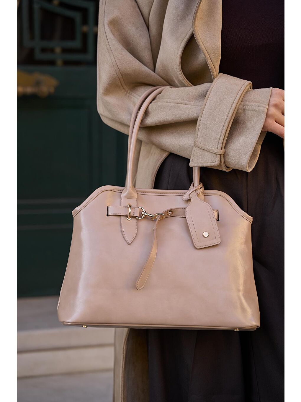 Bej Kemer Detaylı Retro El Çantası Vizon