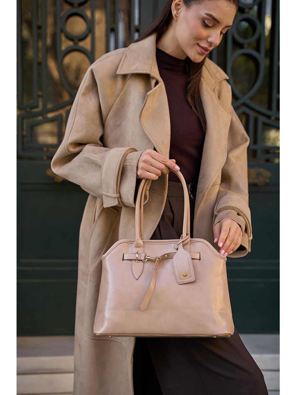 Bej Kemer Detaylı Retro El Çantası Vizon-1